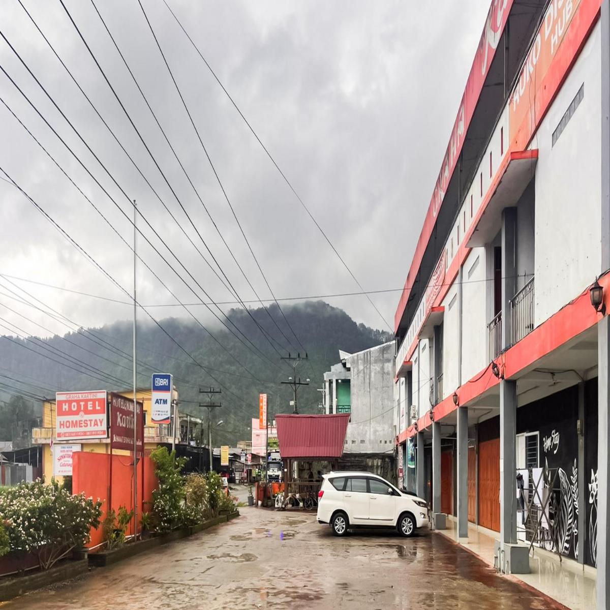 RedDoorz near Salib Kasih Tarutung - Housity