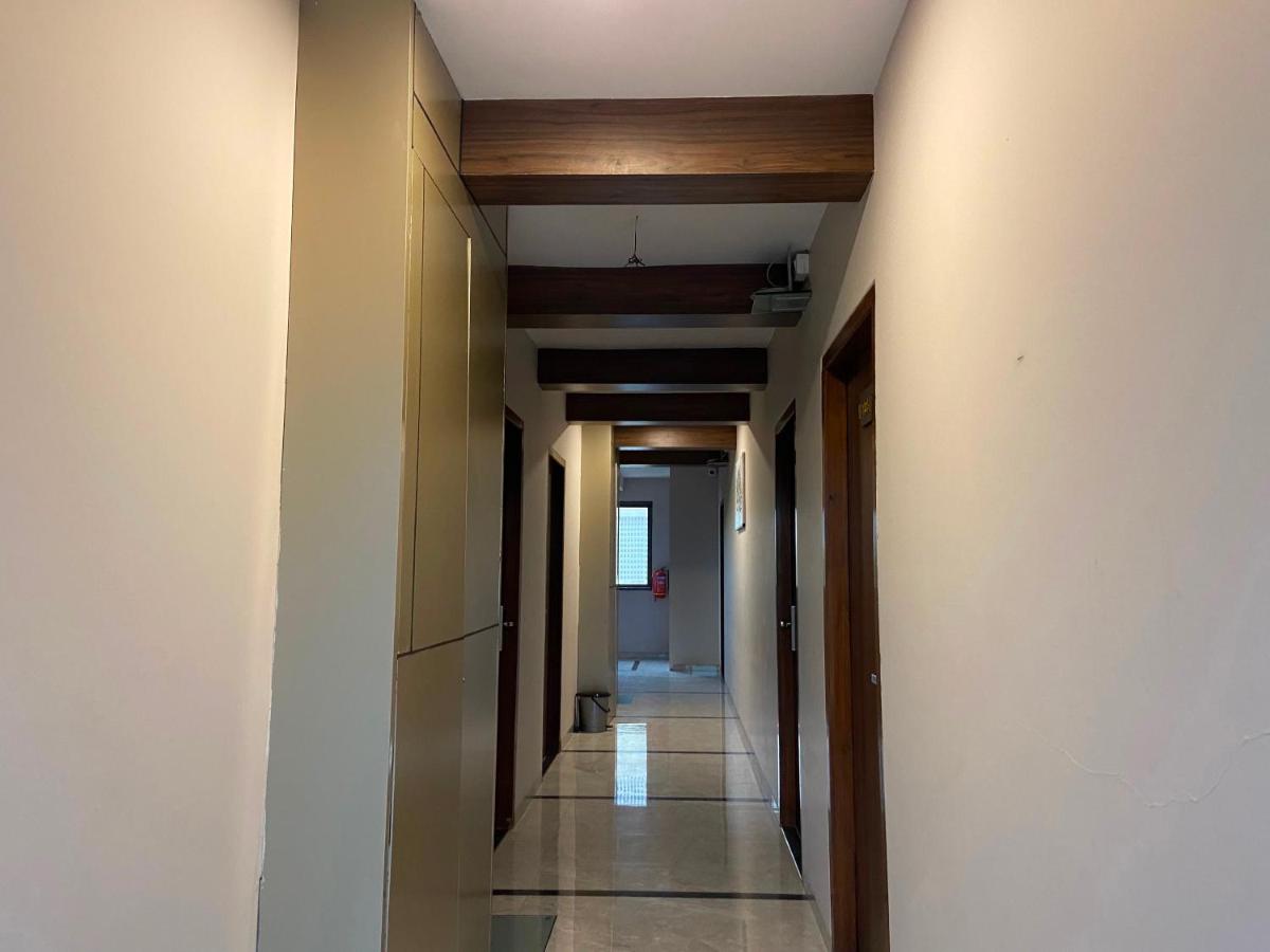 Hotel O Swaraj - Housity