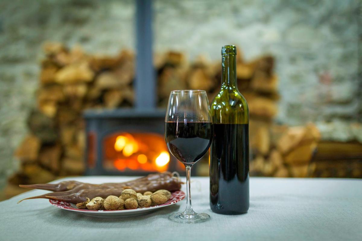 Suitetrails - Villa Mestia Hotel