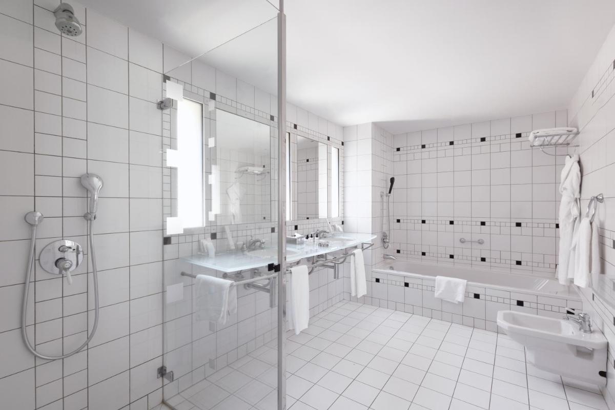 Salle de bains dans l'établissement L'Agapa Hôtel - Spa Codage