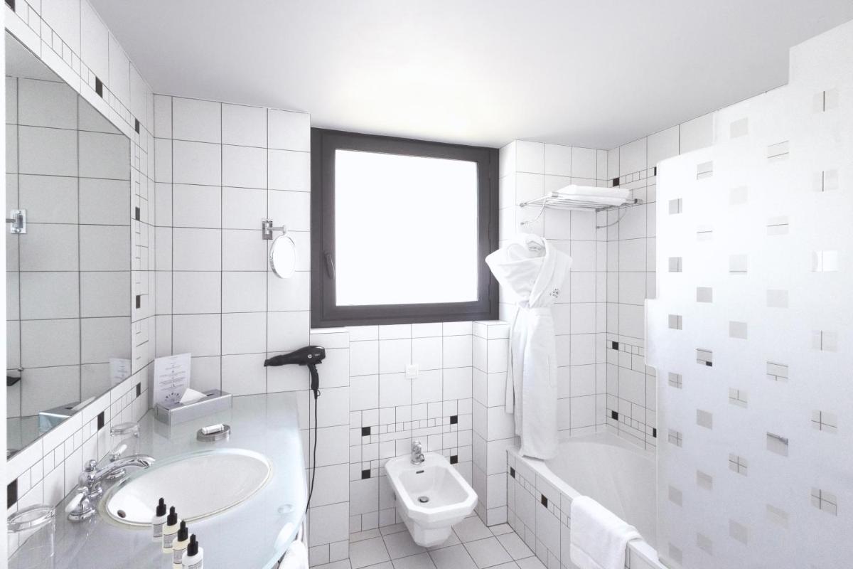 Salle de bains dans l'établissement L'Agapa Hôtel - Spa Codage