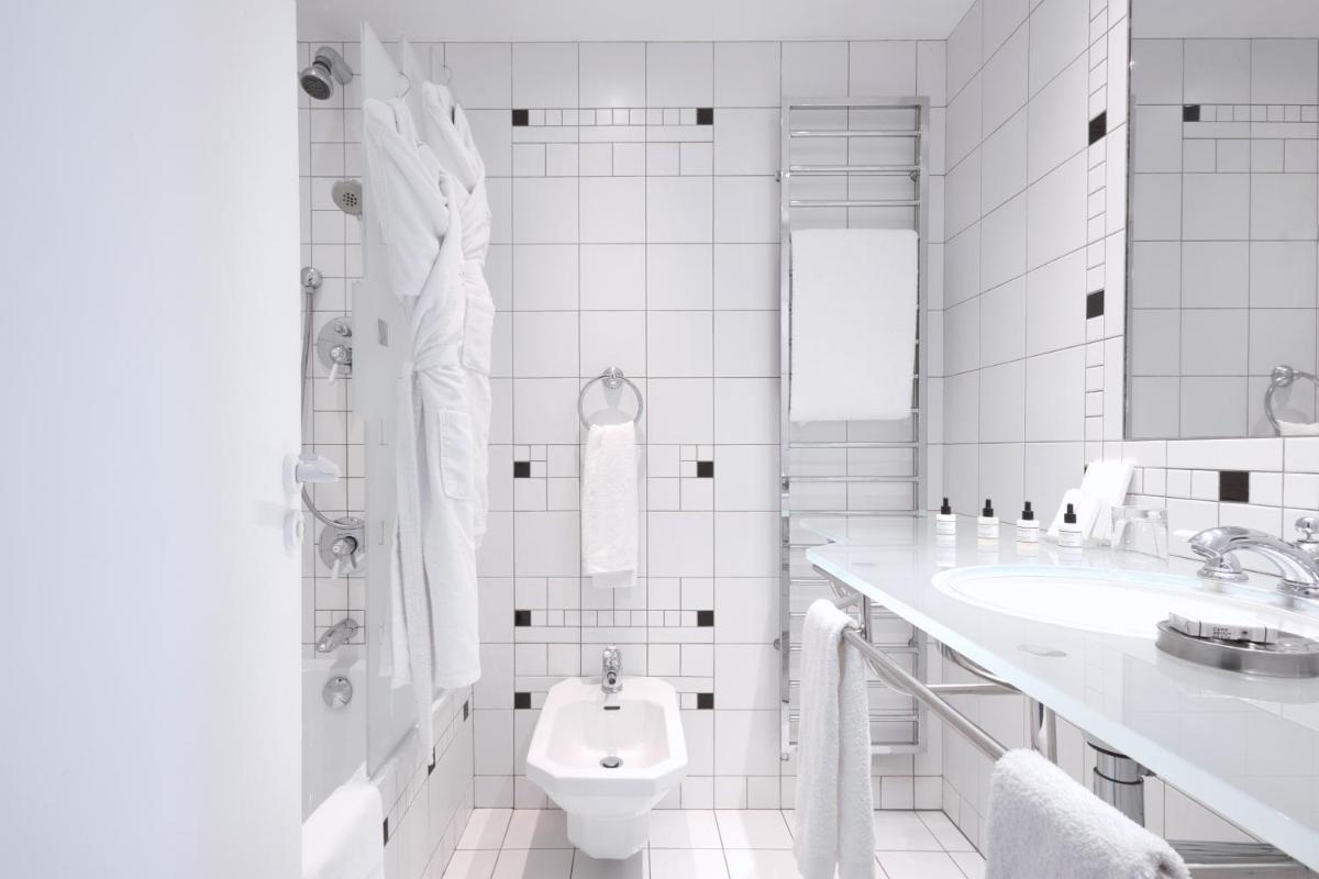 Salle de bains dans l'établissement L'Agapa Hôtel - Spa Codage