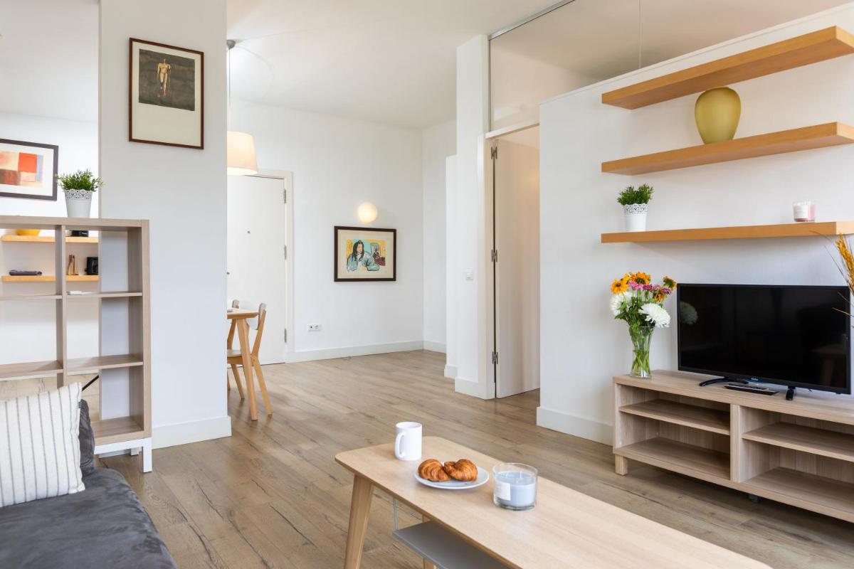 Mayerling Bisbe Urquinaona - Housity