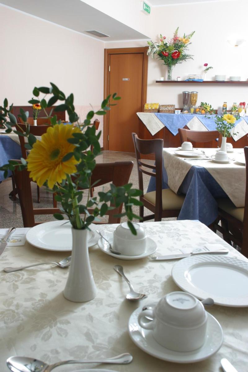 Hotel Majestic - Housity