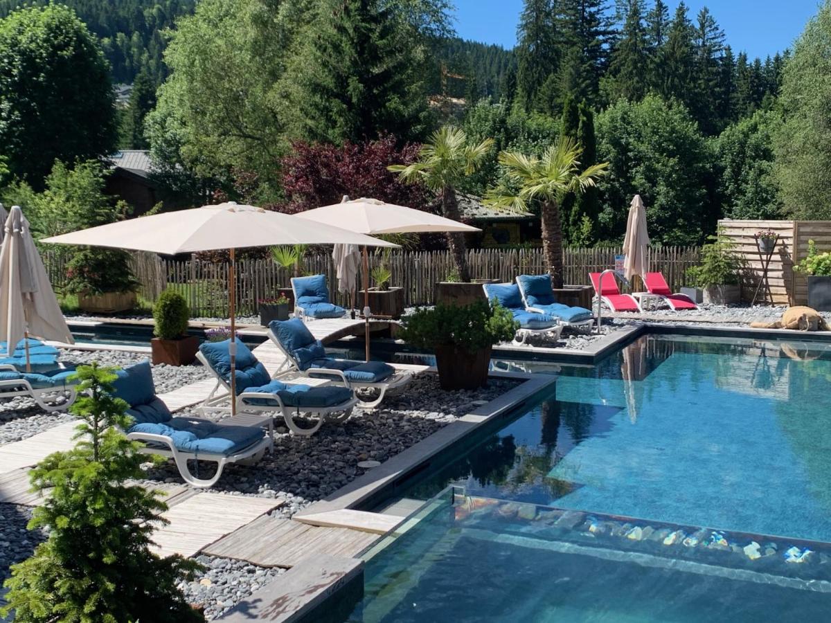 Piscine de l'établissement Hôtel Le Labrador 1971 ou située à proximité