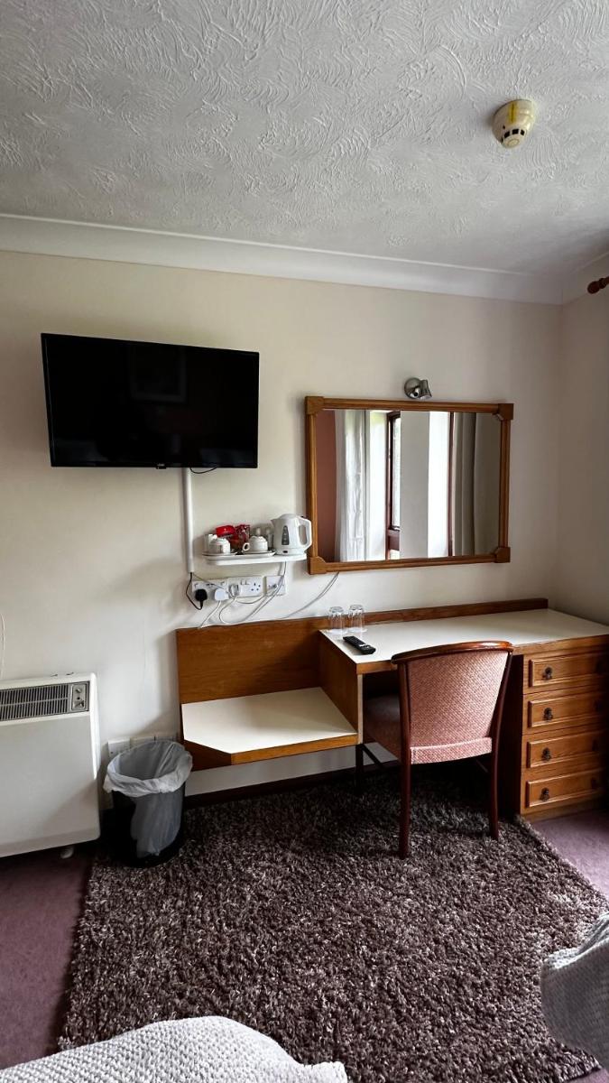 Farmhouse Inn - Housity