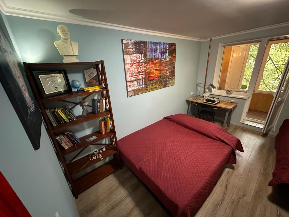 Suitetrails - Lenin Street Hostel & Tours
