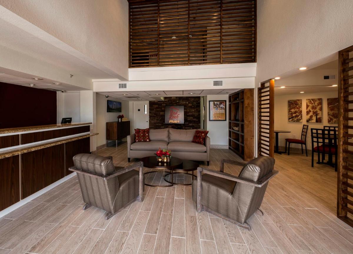 Red Roof Inn PLUS+ Houston - Energy Corridor - Housity