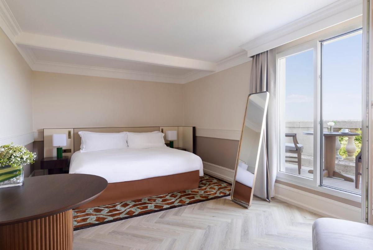 Un ou plusieurs lits dans un hébergement de l'établissement InterContinental Hotels Chantilly Chateau Mont Royal by IHG
