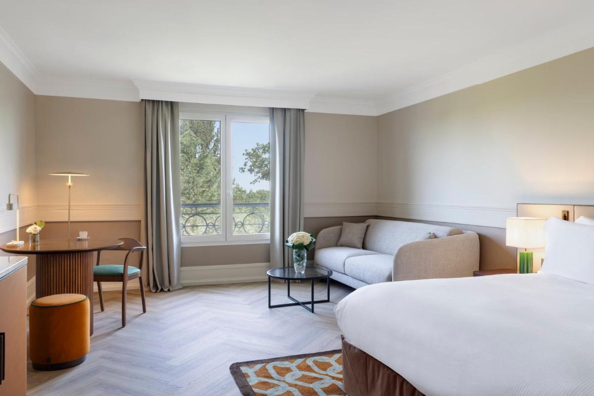 Un ou plusieurs lits dans un hébergement de l'établissement InterContinental Hotels Chantilly Chateau Mont Royal by IHG