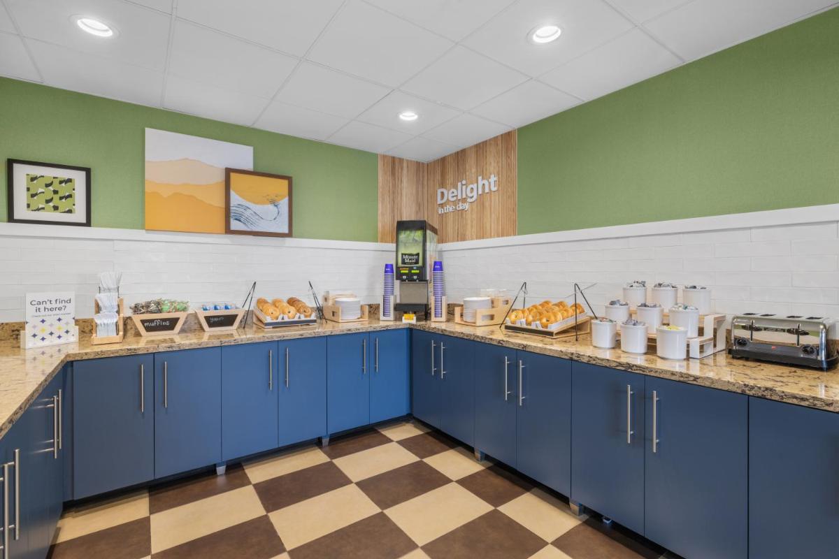 Spark by Hilton Bakersfield Central - Housity