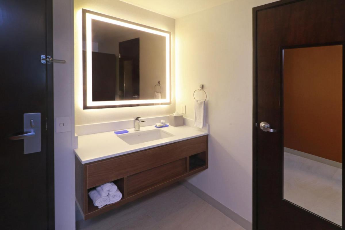 Holiday Inn Express Guadalajara Iteso by IHG - Housity
