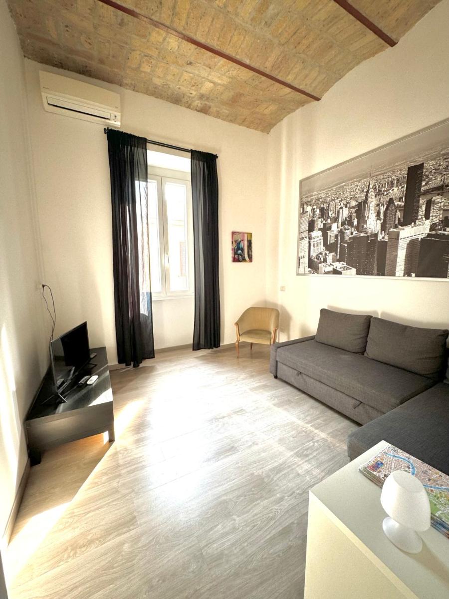 CasualSuiteMachiavelli - Housity
