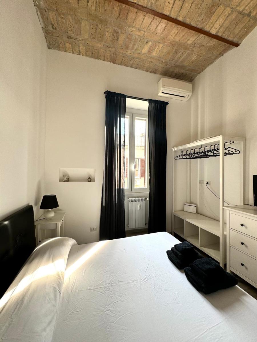 CasualSuiteMachiavelli - Housity