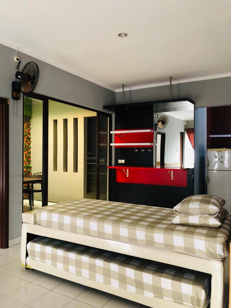 Womy Homy 2 - Housity