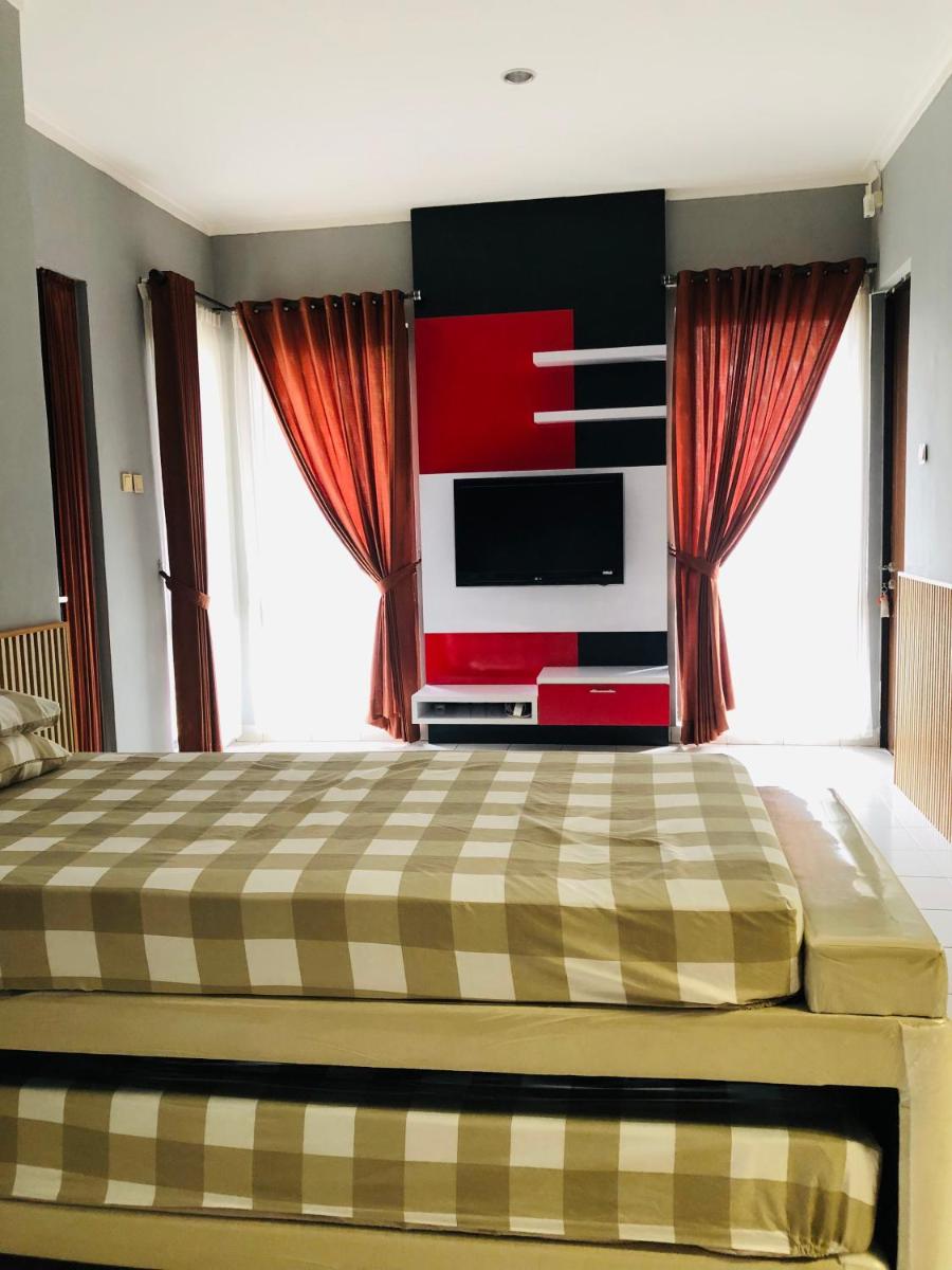 Womy Homy 2 - Housity