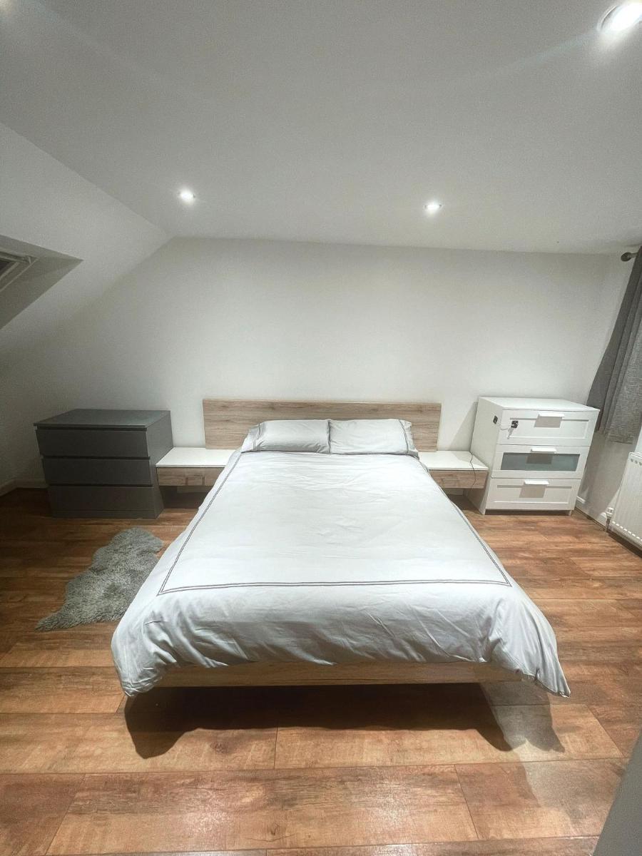 Spacious Private Room in Vibrant South London - Housity