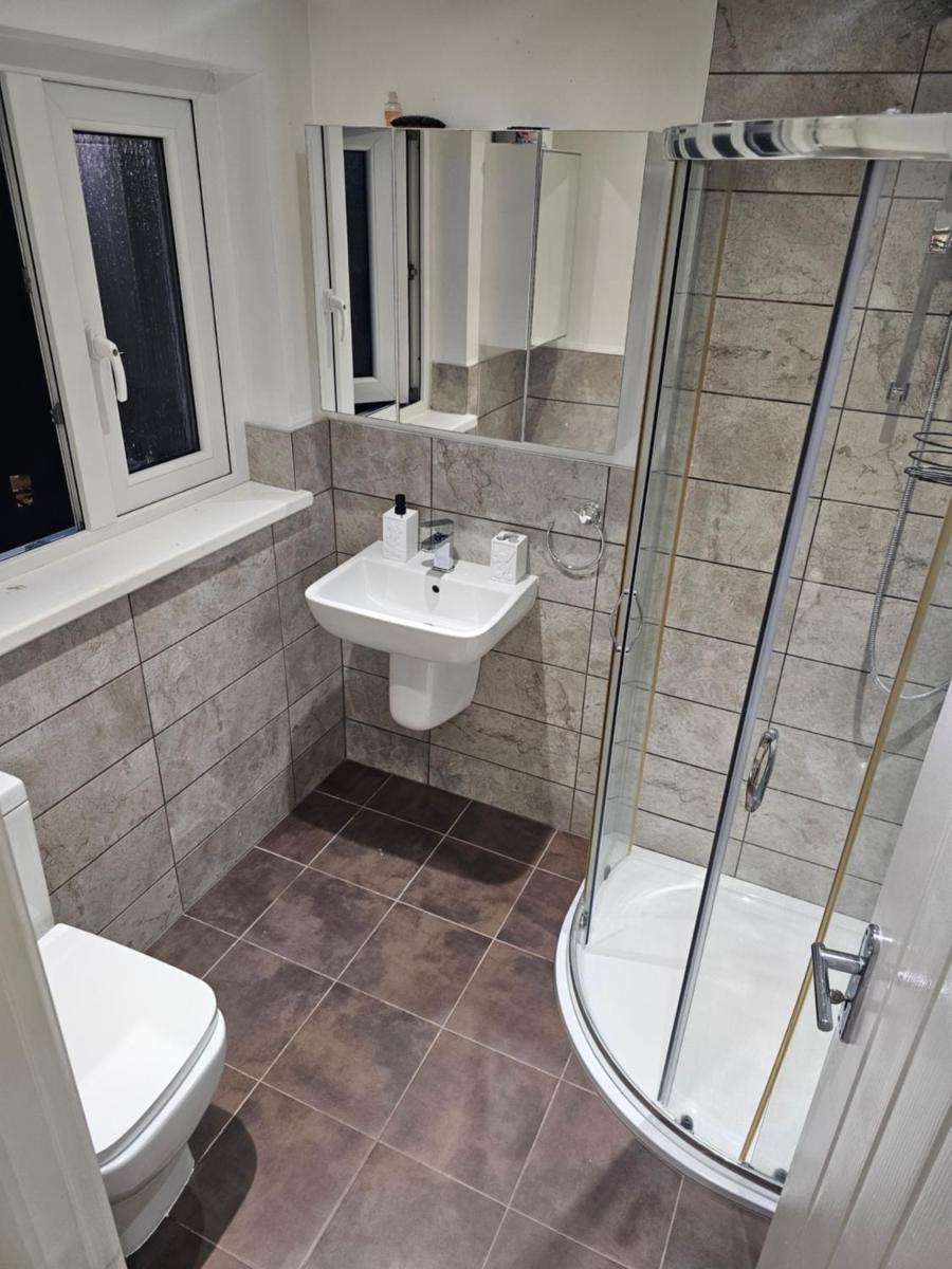 Spacious Private Room in Vibrant South London - Housity