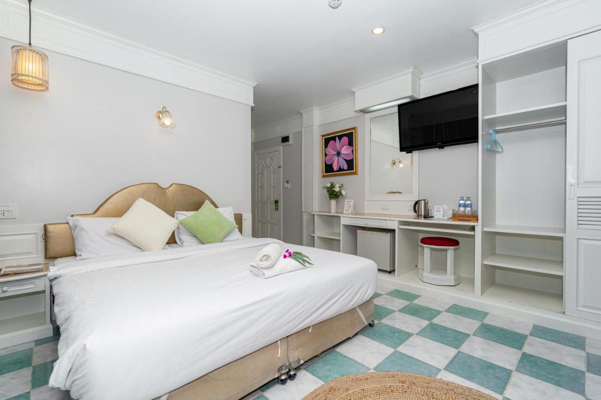 Patong Social Hotel & Restaurant - Housity
