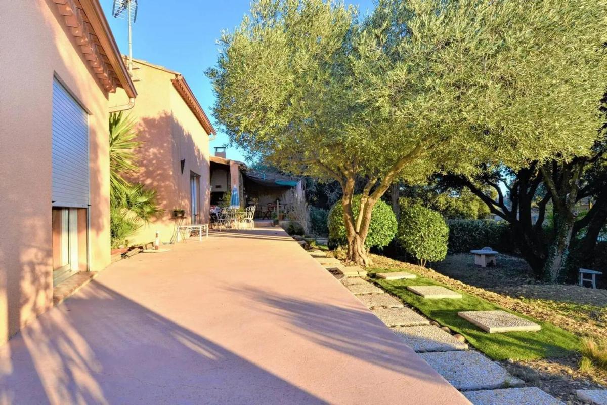 Villa envoûtante à Eyragues avec piscine - Housity