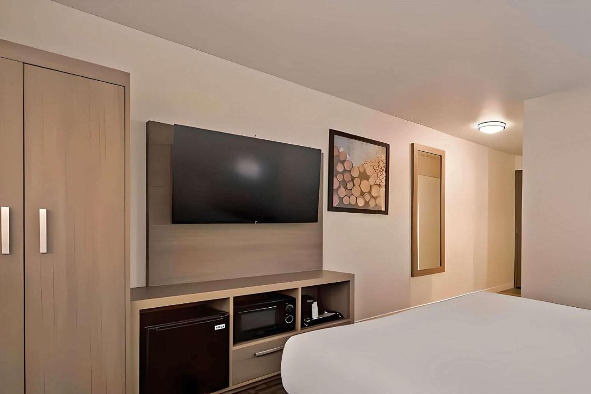 Comfort Inn Hayward - Oakland South - Housity