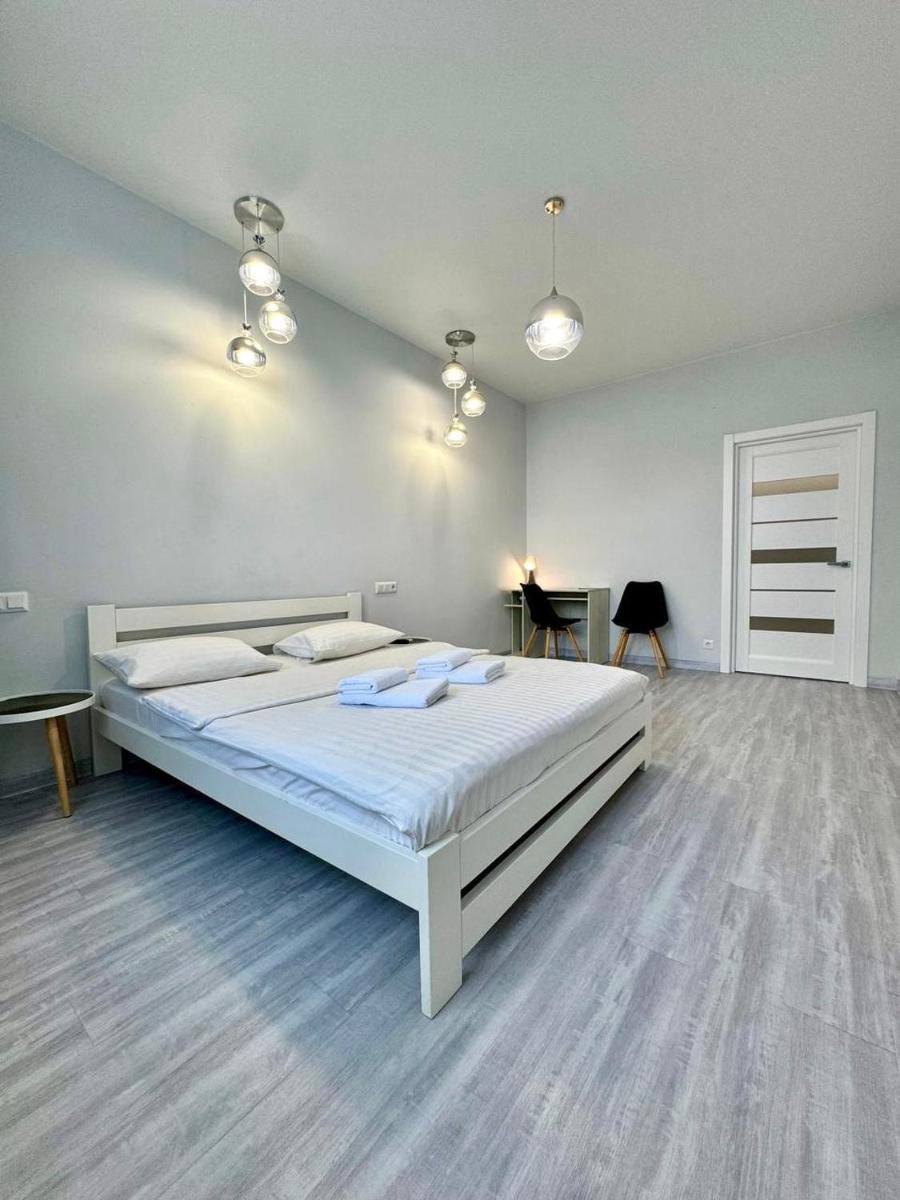 ApartPoltava Дизайн 2023 апартаменти в елітній новобудові, Пейзаж, LED Дзеркало, ТРОПІЧНИЙ душ ,СОНЯЧНИЙ ПАРК - Housity