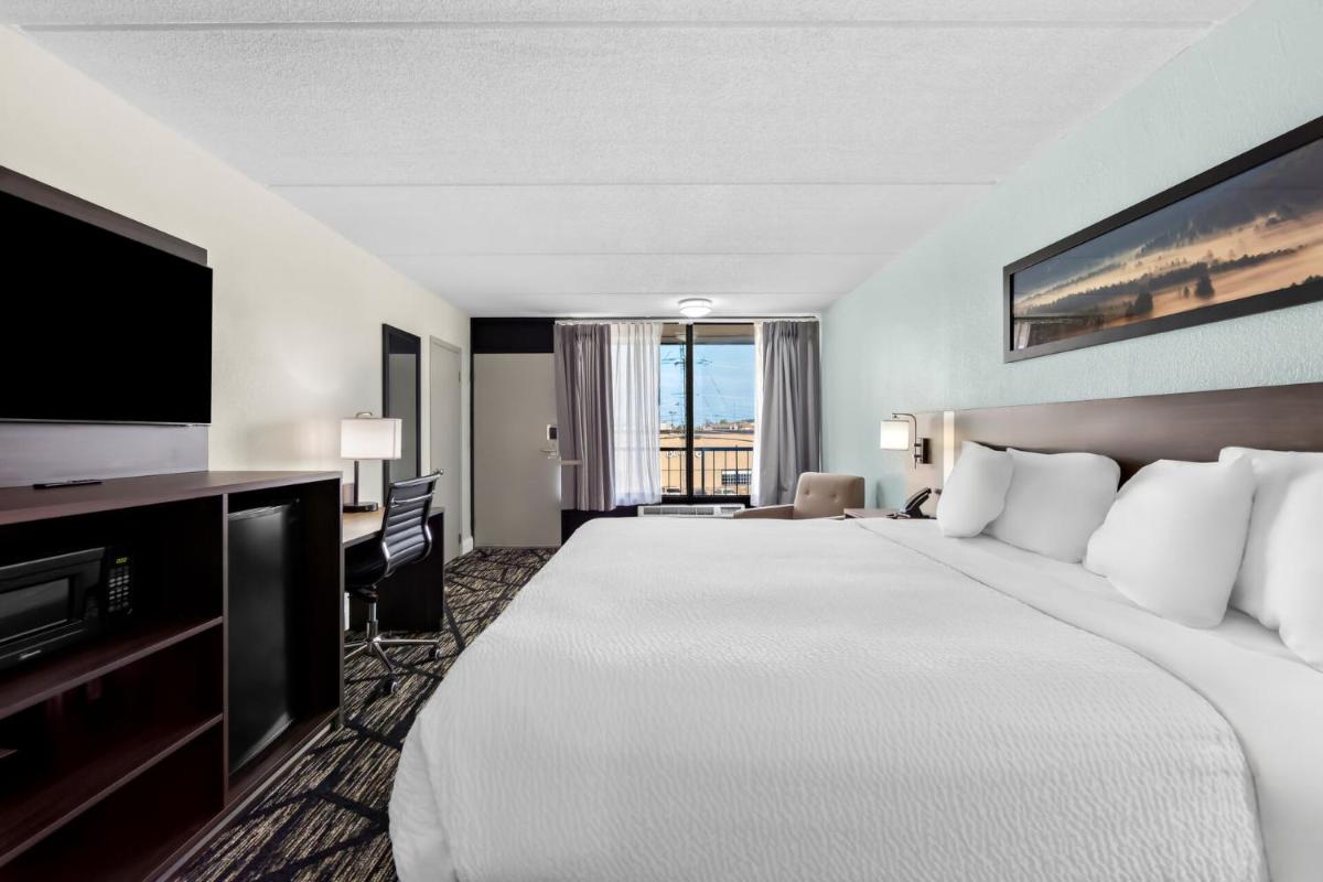 Clarion Inn & Suites near the Leconte Center Pigeon Forge - Housity
