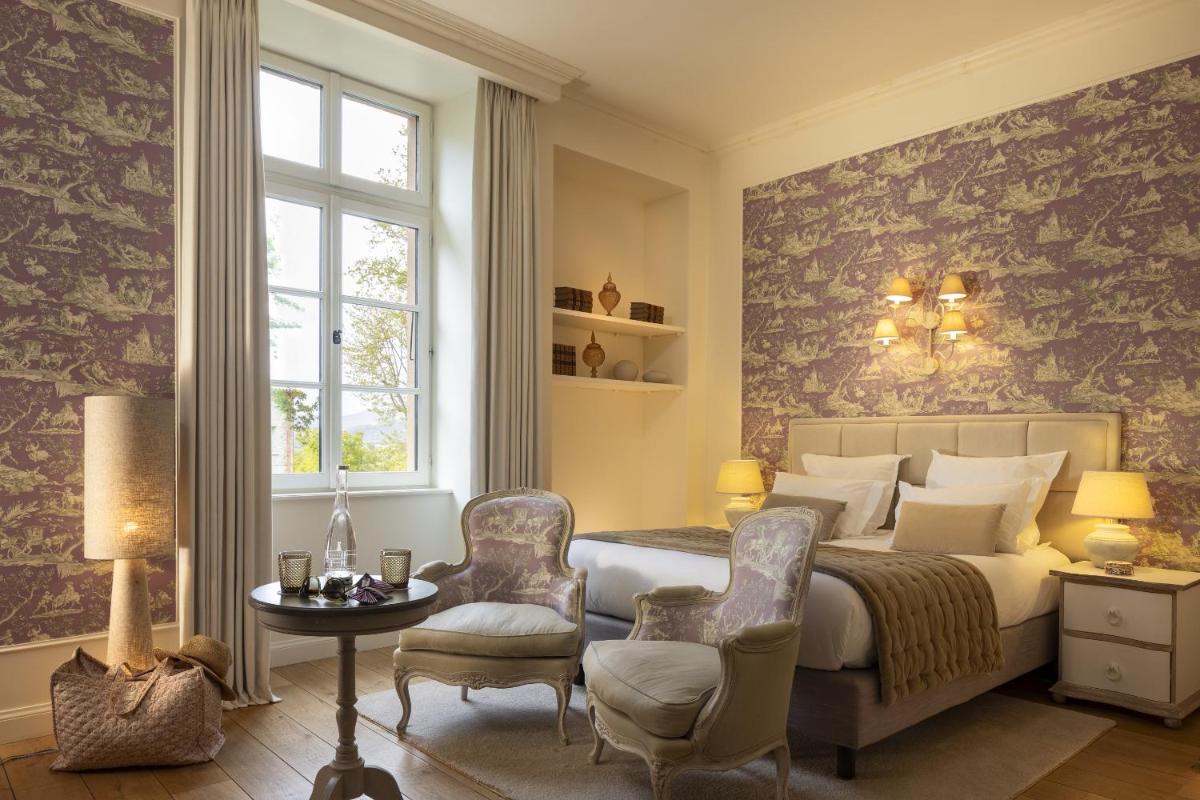 Coin salon dans l'établissement Château Les Oliviers de Salettes