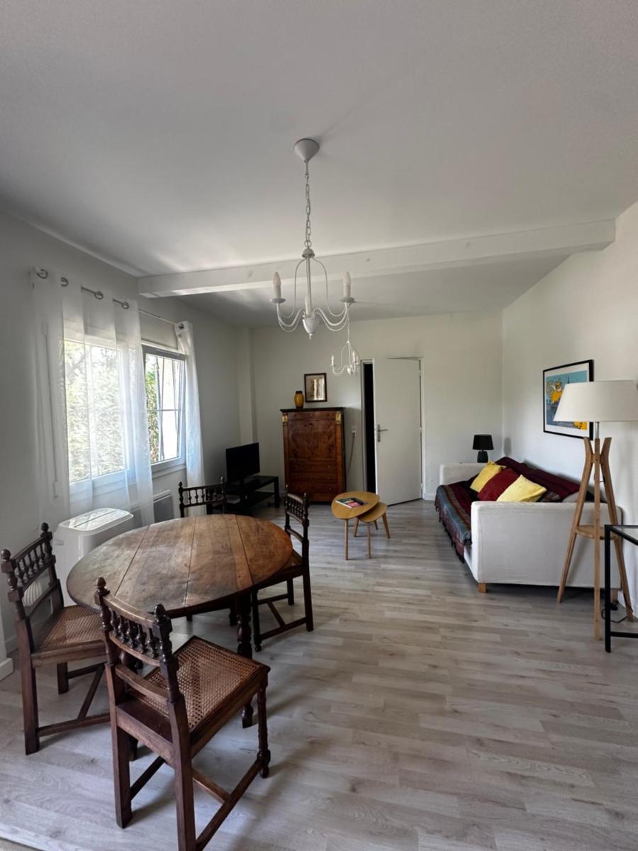 Petite maison mitoyenne, clim, rénovée, calme - Hizvo
