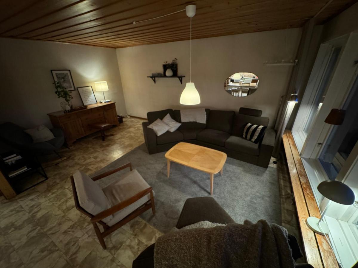 Stadsnära och naturskön villa med 50m till vatten - Housity