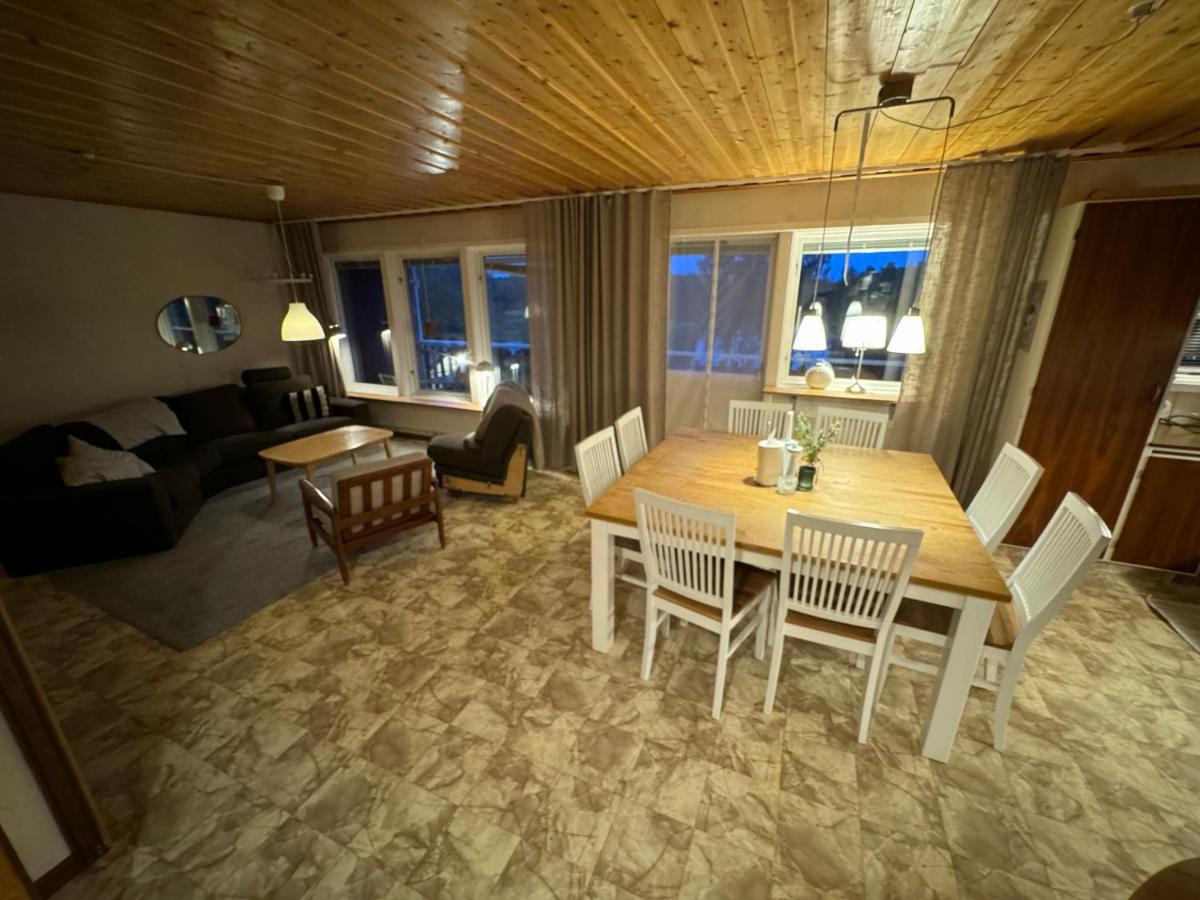 Stadsnära och naturskön villa med 50m till vatten - Housity
