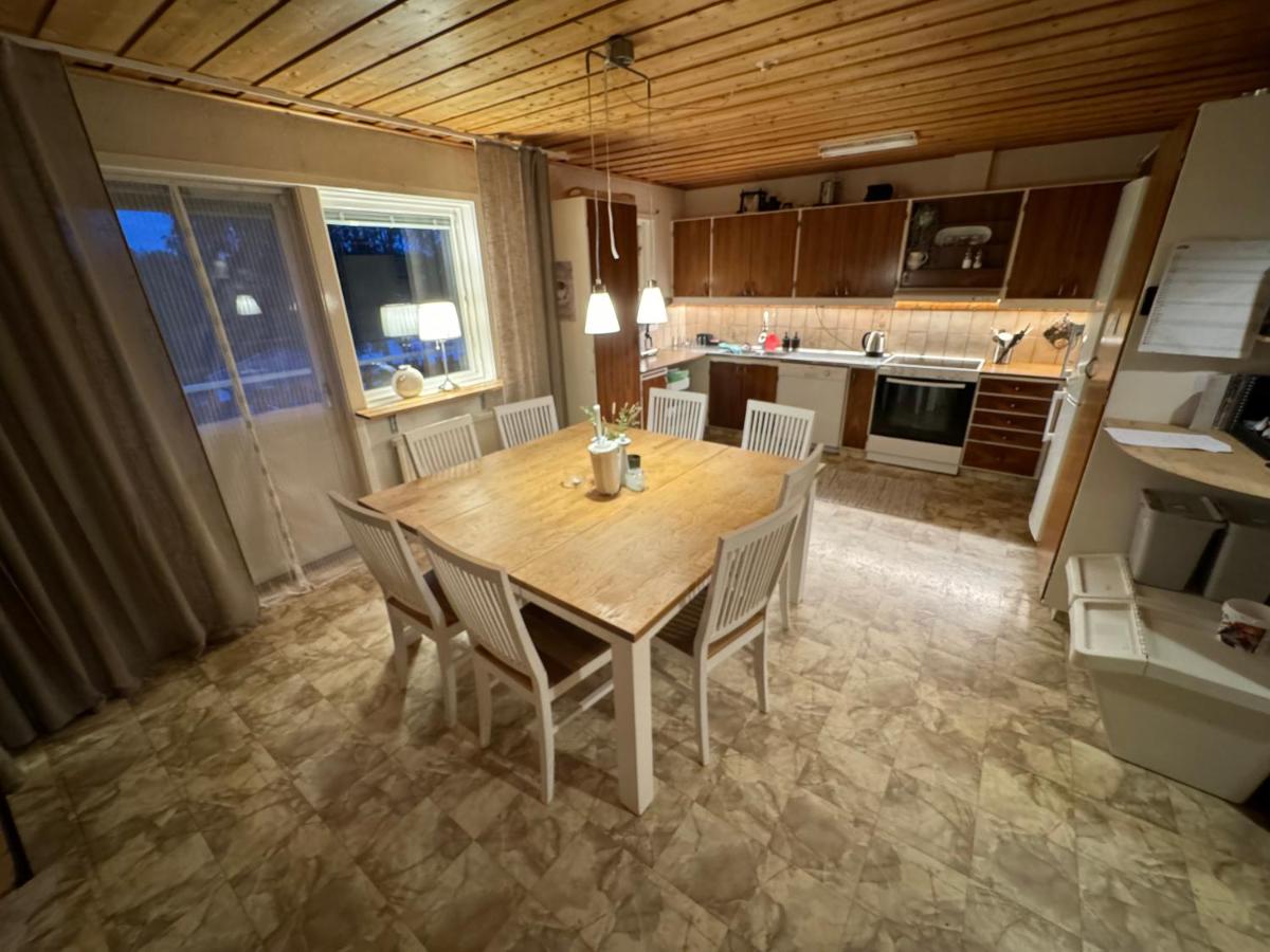 Stadsnära och naturskön villa med 50m till vatten - Housity
