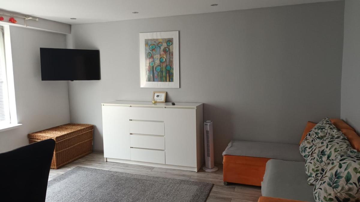 Modern Studio 9 - Housity