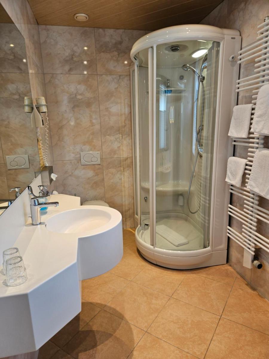 Hotel Hessischer Hof - Housity