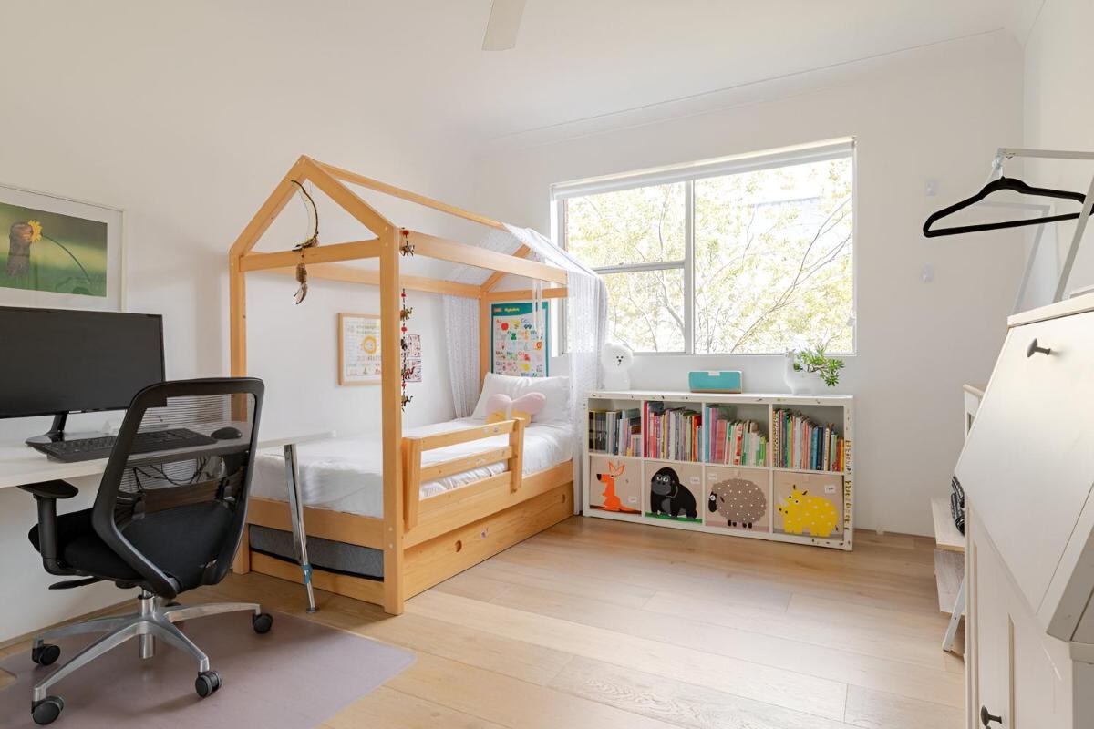 Stylish and Spacious Beach Apartment - Hizvo