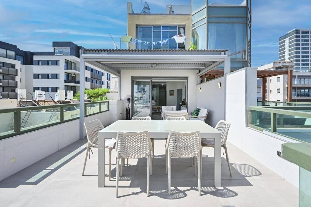 Seaside Apt Balcony&Parking ! - Housity
