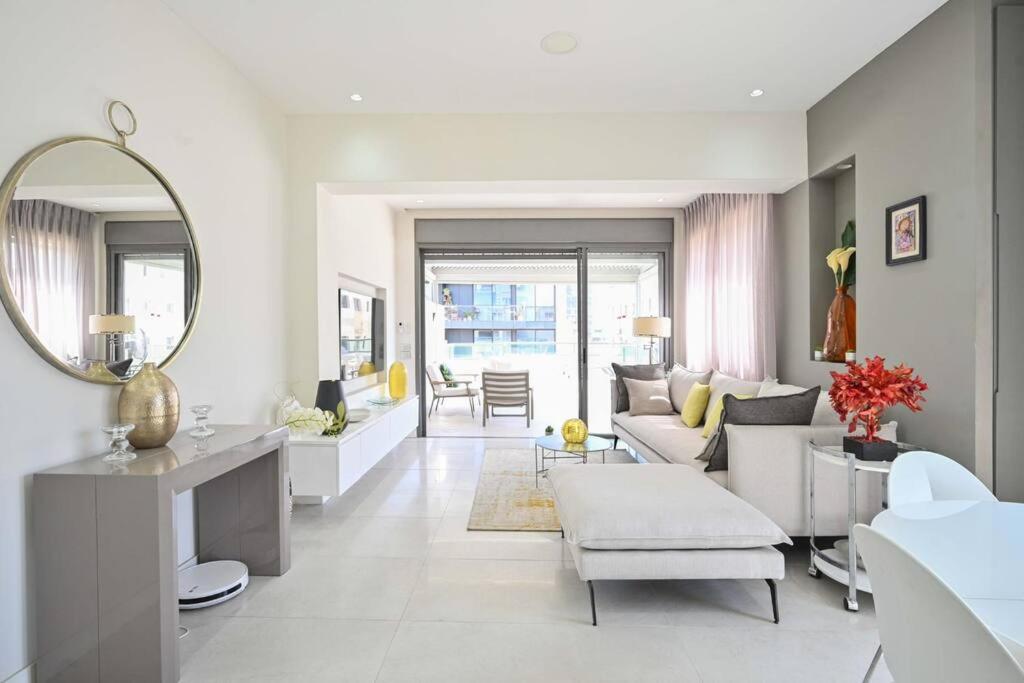 Seaside Apt Balcony&Parking ! - Housity