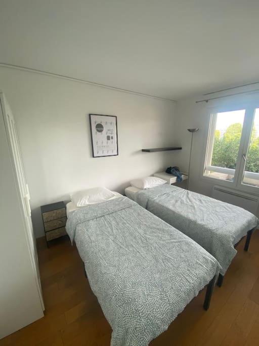 Cozy 4 Bedroom Apartment, River Seine View, Parking, La Défense - Housity