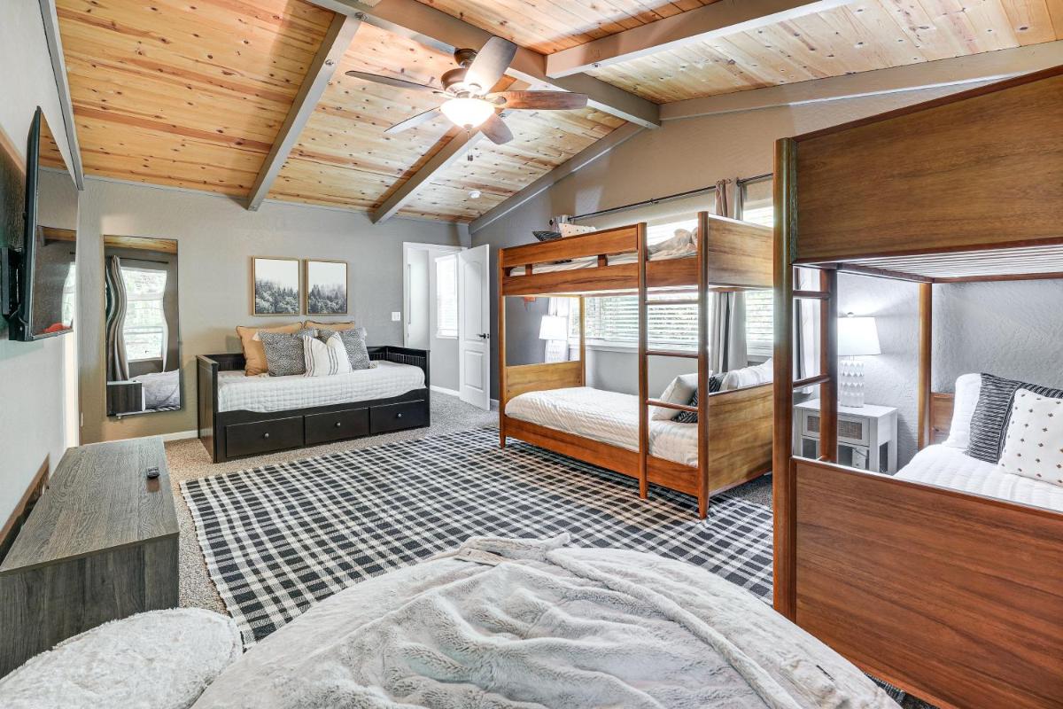 The Cub House with Hot Tub and Arcade in Arnold! - Housity