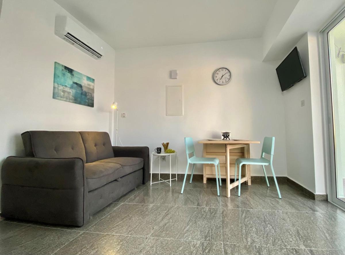 Ev Zin - Modern, cozy, 1 bed, pool, 2 balconies, A105 - Housity
