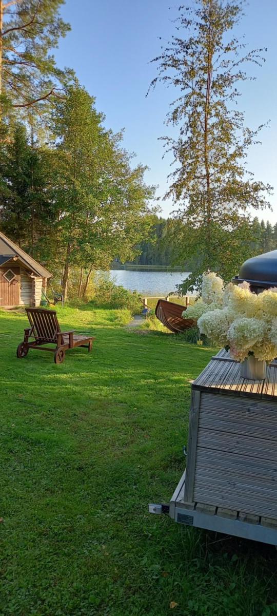 Private Lakeside Holiday Property in Nature - Housity