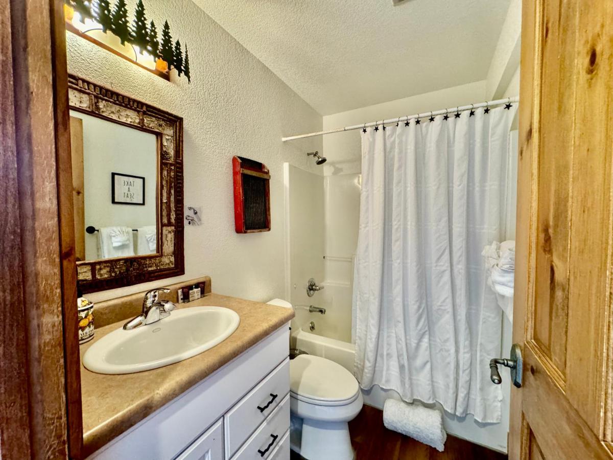 Lake Getaway #8 _ Stunning Views _ Private Retreat - Housity