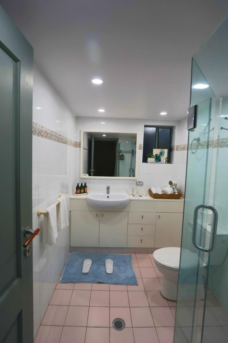 Chiswick Waterfront Retreat - Housity