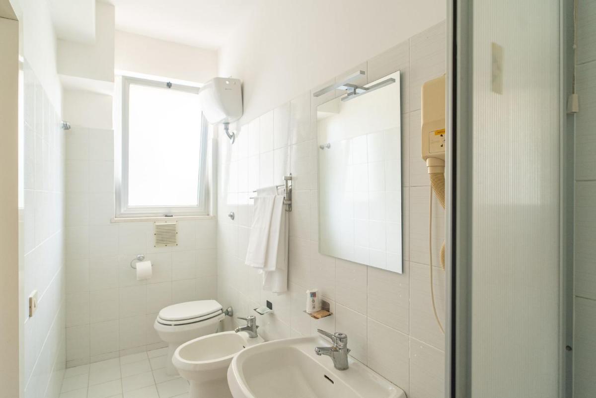 Hotel La Fonte a 300m uscita A14 Pescara Nord - Housity