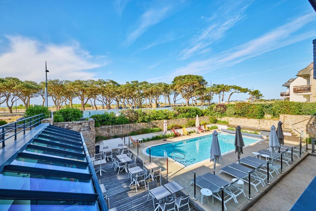 Piscine de l'établissement Le Churchill Hôtel & Spa ou située à proximité