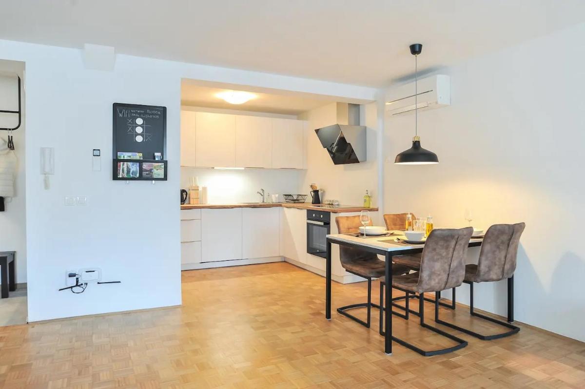 Strict city apartments - Hizvo