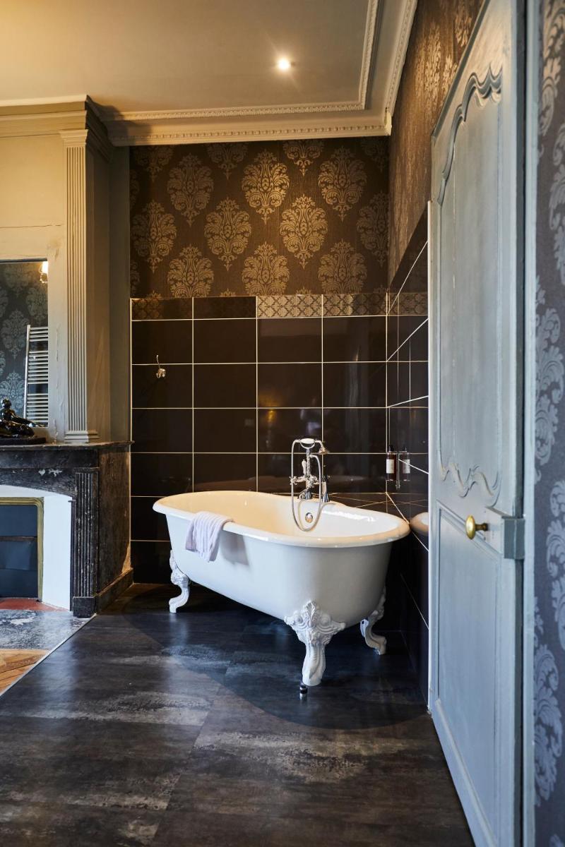 Salle de bains dans l'établissement Hôtel 4 étoiles - Restaurants & Spa Périer Du Bignon