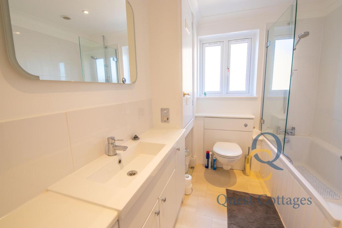 Pittlesden Cottage - Sleeps 4 - Tenterden - Housity