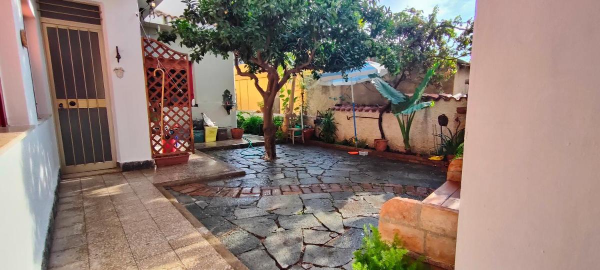 Xenion Guest House - Housity