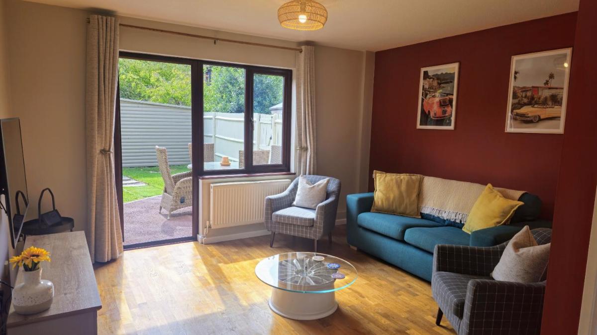 Grassmere - 3 bed house with private garden - Housity